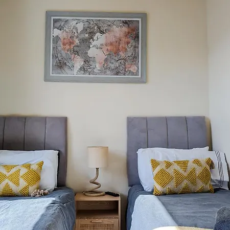 Apartment- Stunning Sea Views- 100m To Beach- Sleeps 6 New Quay