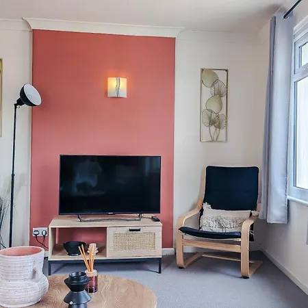 Apartment- Stunning Sea Views- 100m To Beach- Sleeps 6 * New Quay