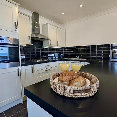 Apartment- Stunning Sea Views- 100m To Beach- Sleeps 6 Apartment Newquay (Cornwall)