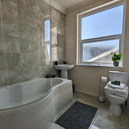 Apartment Apartment- Stunning Sea Views- 100m To Beach- Sleeps 6