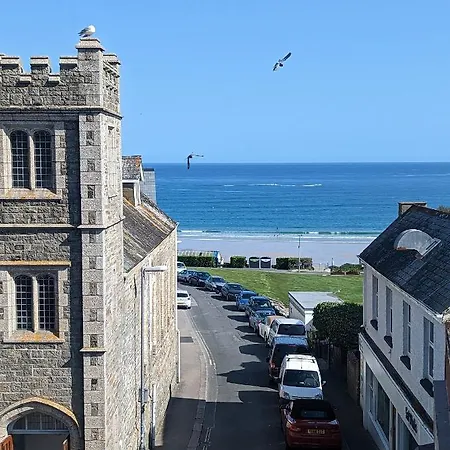 Apartment- Stunning Sea Views- 100m To Beach- Sleeps 6 Apartment