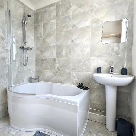 Apartment- Stunning Sea Views- 100m To Beach- Sleeps 6 Apartment New Quay