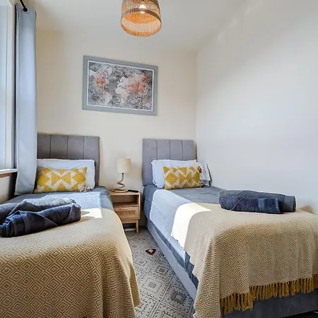 Apartment Apartment- Stunning Sea Views- 100m To Beach- Sleeps 6 New Quay