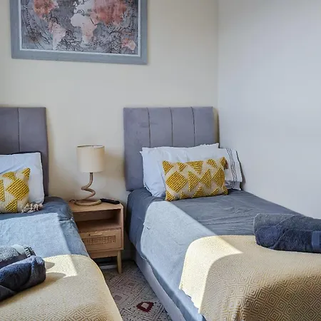 Apartment Apartment- Stunning Sea Views- 100m To Beach- Sleeps 6 *