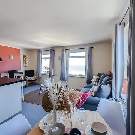 Apartment- Stunning Sea Views- 100m To Beach- Sleeps 6 *