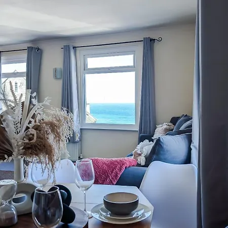 Apartment- Stunning Sea Views- 100m To Beach- Sleeps 6 Newquay (Cornwall)