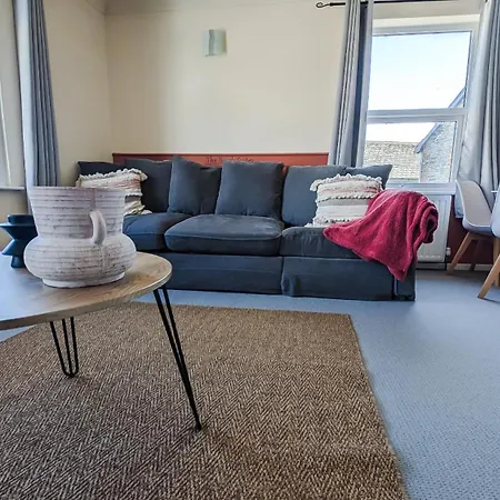 Apartment- Stunning Sea Views- 100m To Beach- Sleeps 6